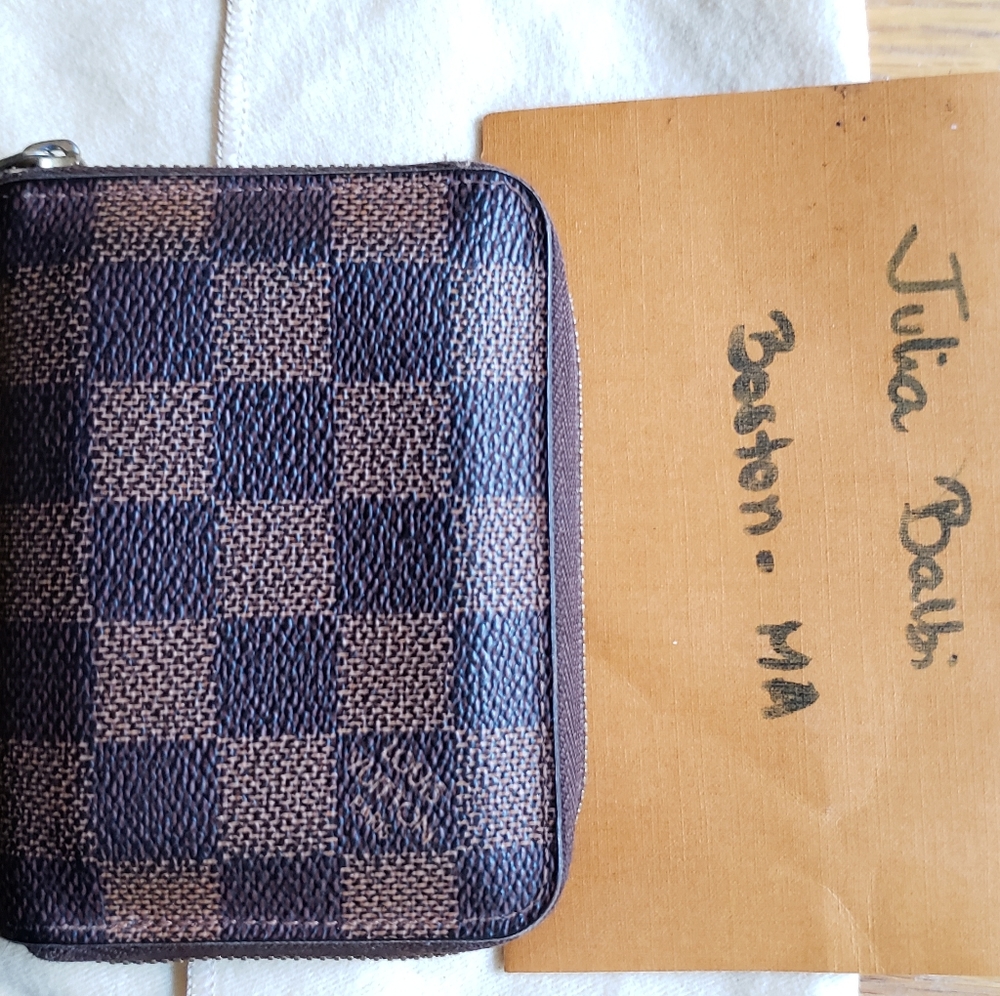 Louis Vuitton zippy coin purse